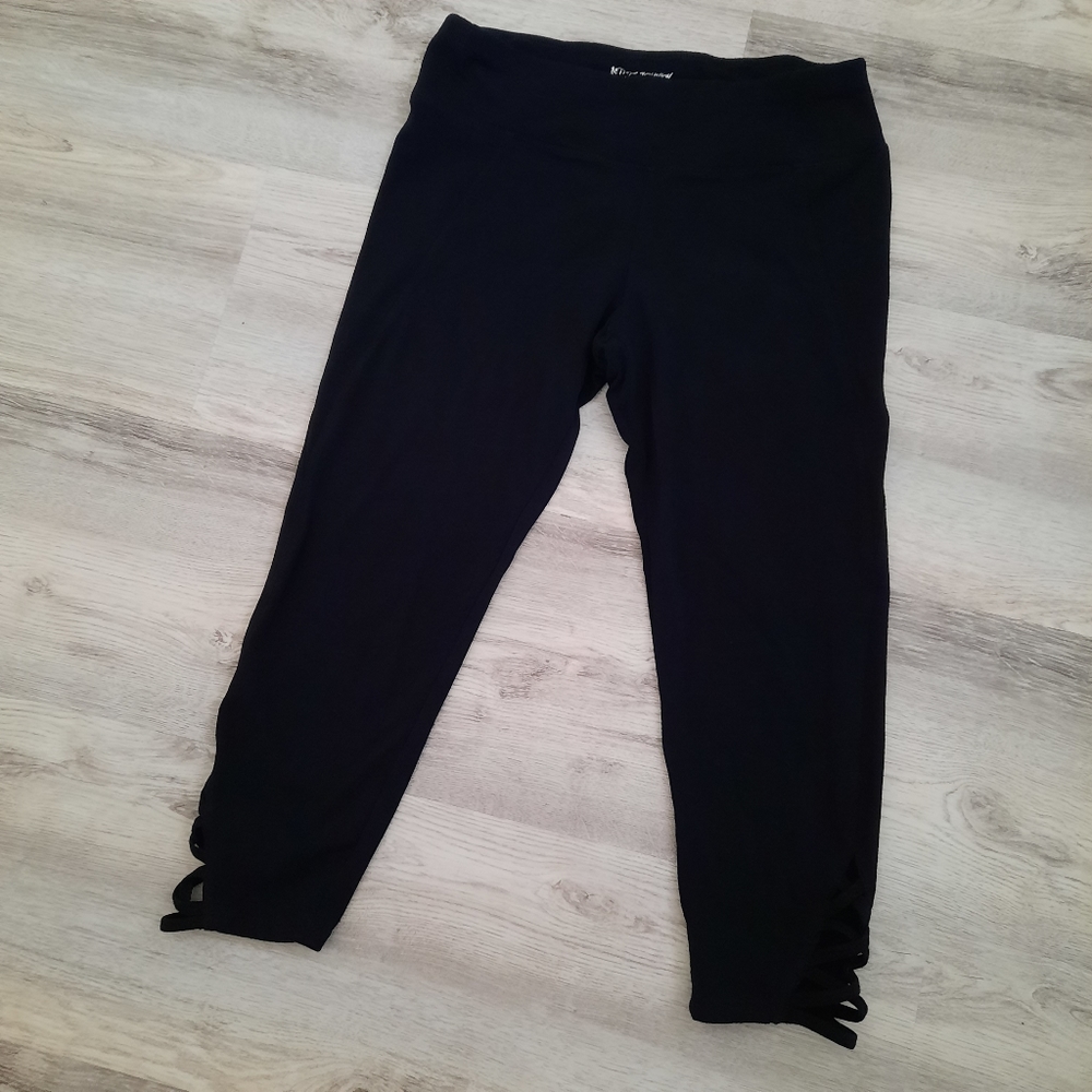 Betsey Johnson Cropped Leggings